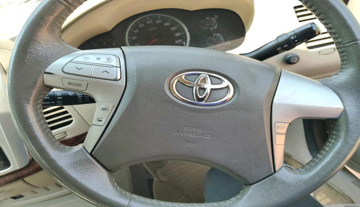 2012 Toyota Innova 2.5 VX 7 STR, Diesel, Manual, 66,736 km, interior