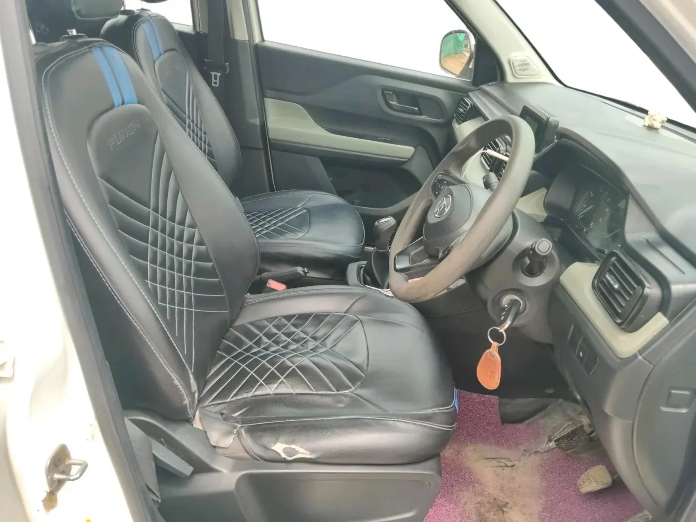 2022 Tata PUNCH ADVENTURE MT, Petrol, Manual, 86,099 km, interior