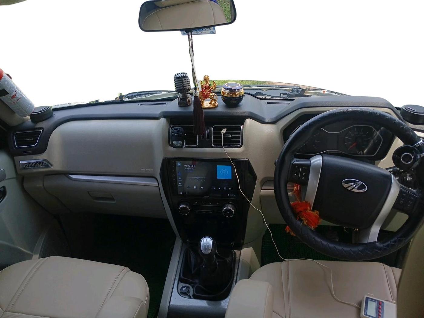 2015 Mahindra Scorpio S10, Diesel, Manual, 38,015 km, interior