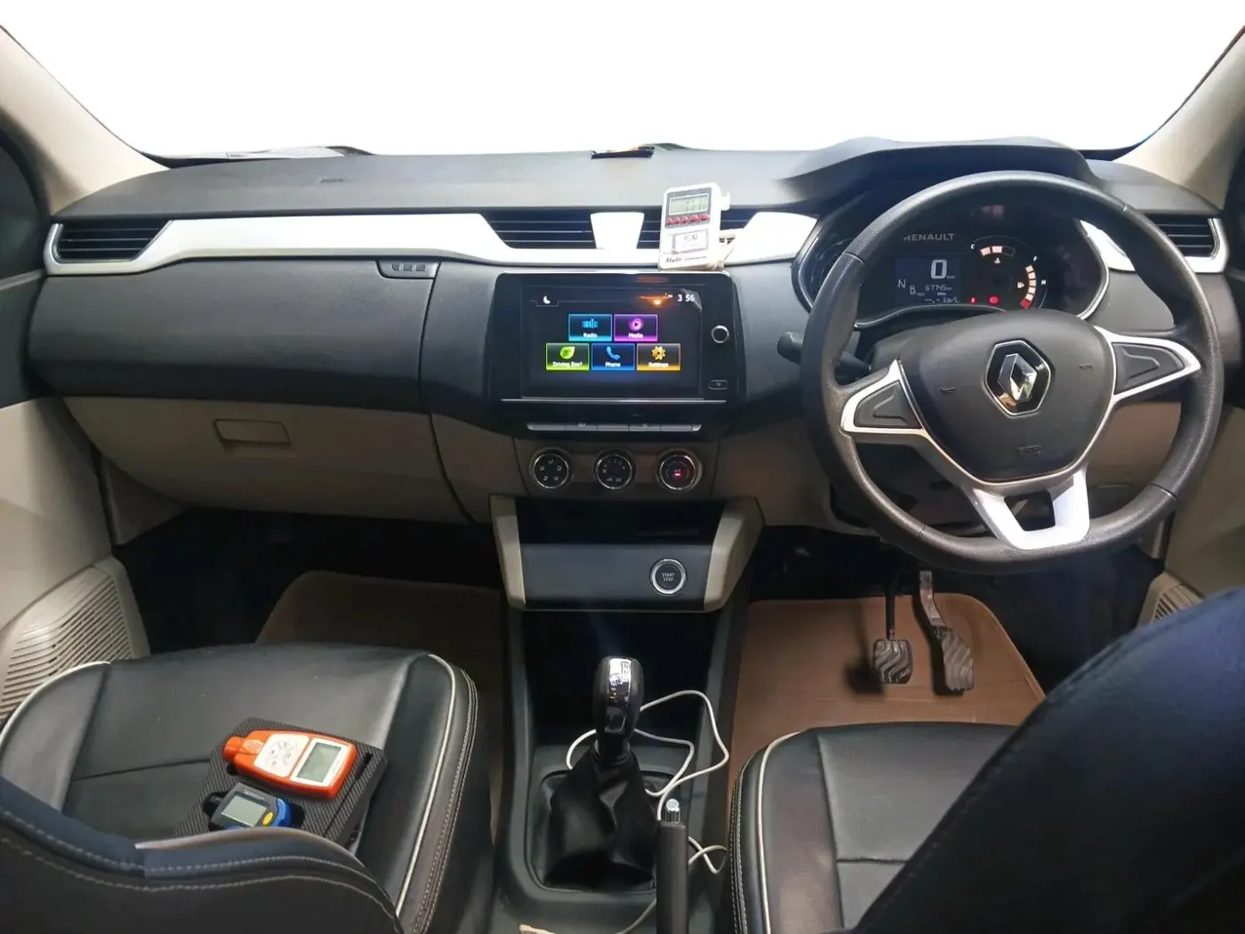 2020 Renault TRIBER RXZ AMT, Petrol, Automatic, 67,745 km, interior