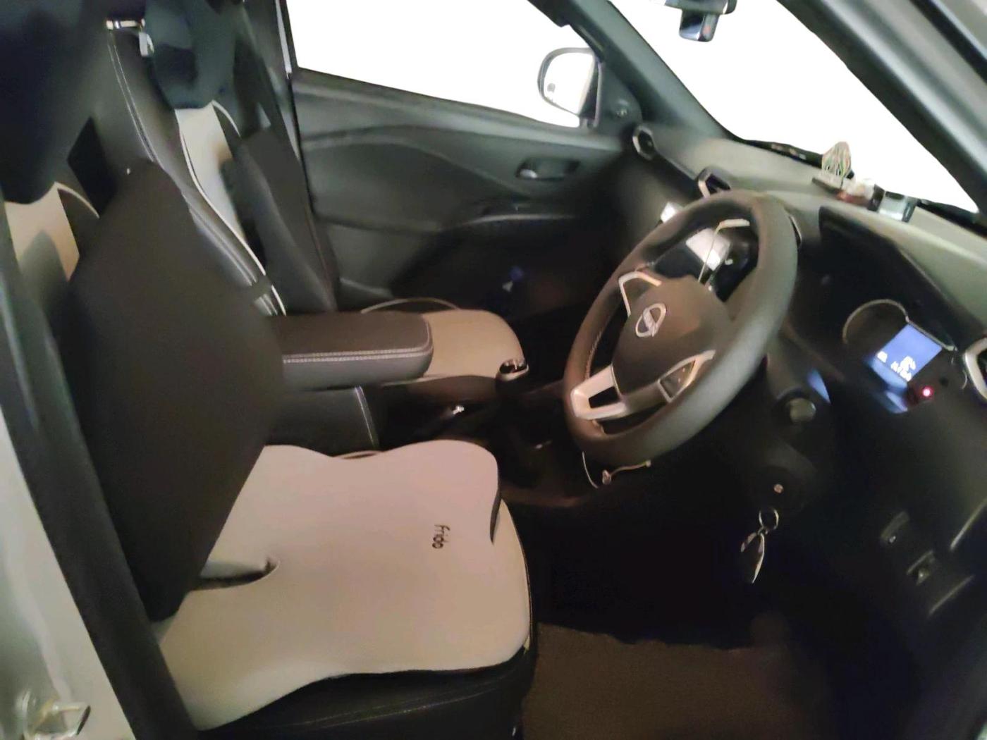 2025 Nissan MAGNITE Visia Plus B4D 1.0 Petrol MT, Petrol, Manual, 1,023 km, interior