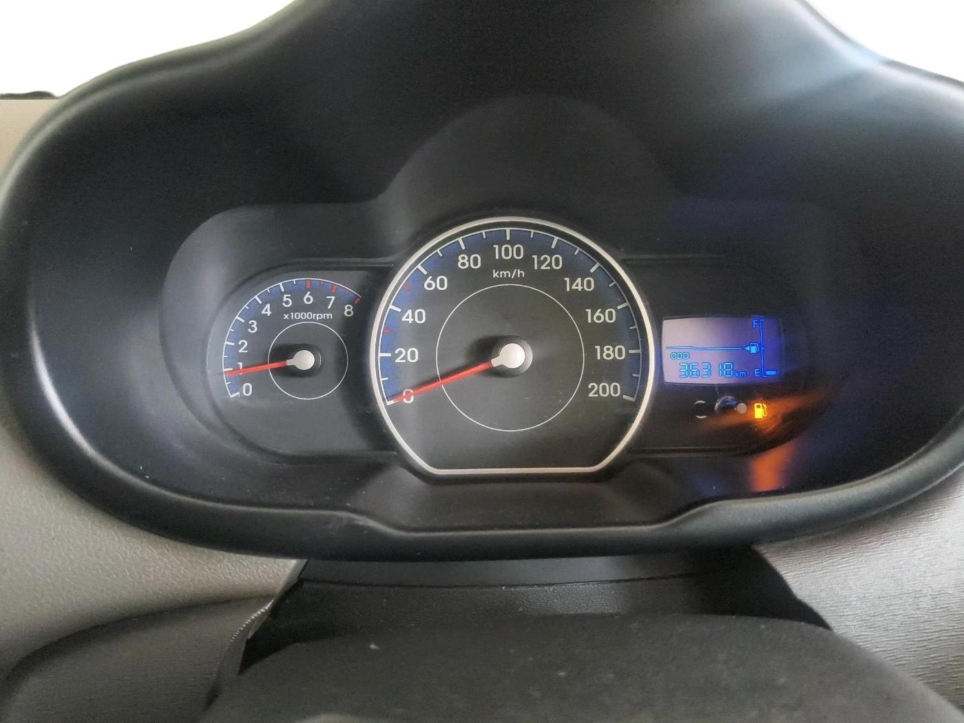 2014 Hyundai i10 SPORTZ 1.1, Petrol, Manual, 36,318 km, interior