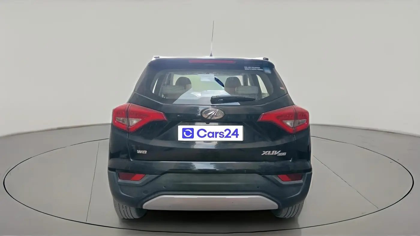 2022 Mahindra XUV300 W8 (O) 1.2 PETROL, Petrol, Manual, 22,308 km, exterior