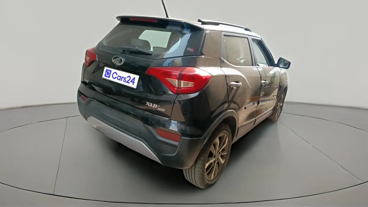 2022 Mahindra XUV300 W8 (O) 1.2 PETROL, Petrol, Manual, 22,308 km, exterior