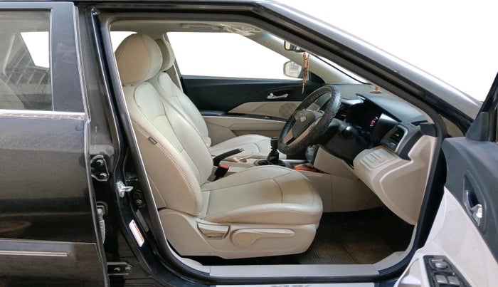 2022 Mahindra XUV300 W8 (O) 1.2 PETROL, Petrol, Manual, 22,308 km, interior