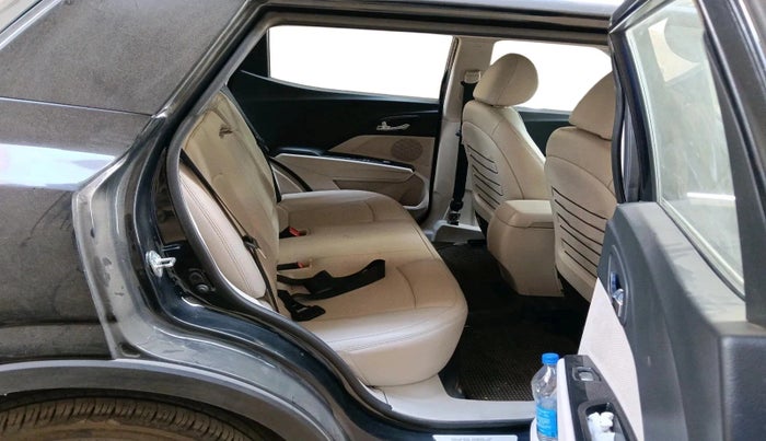 2022 Mahindra XUV300 W8 (O) 1.2 PETROL, Petrol, Manual, 22,308 km, interior