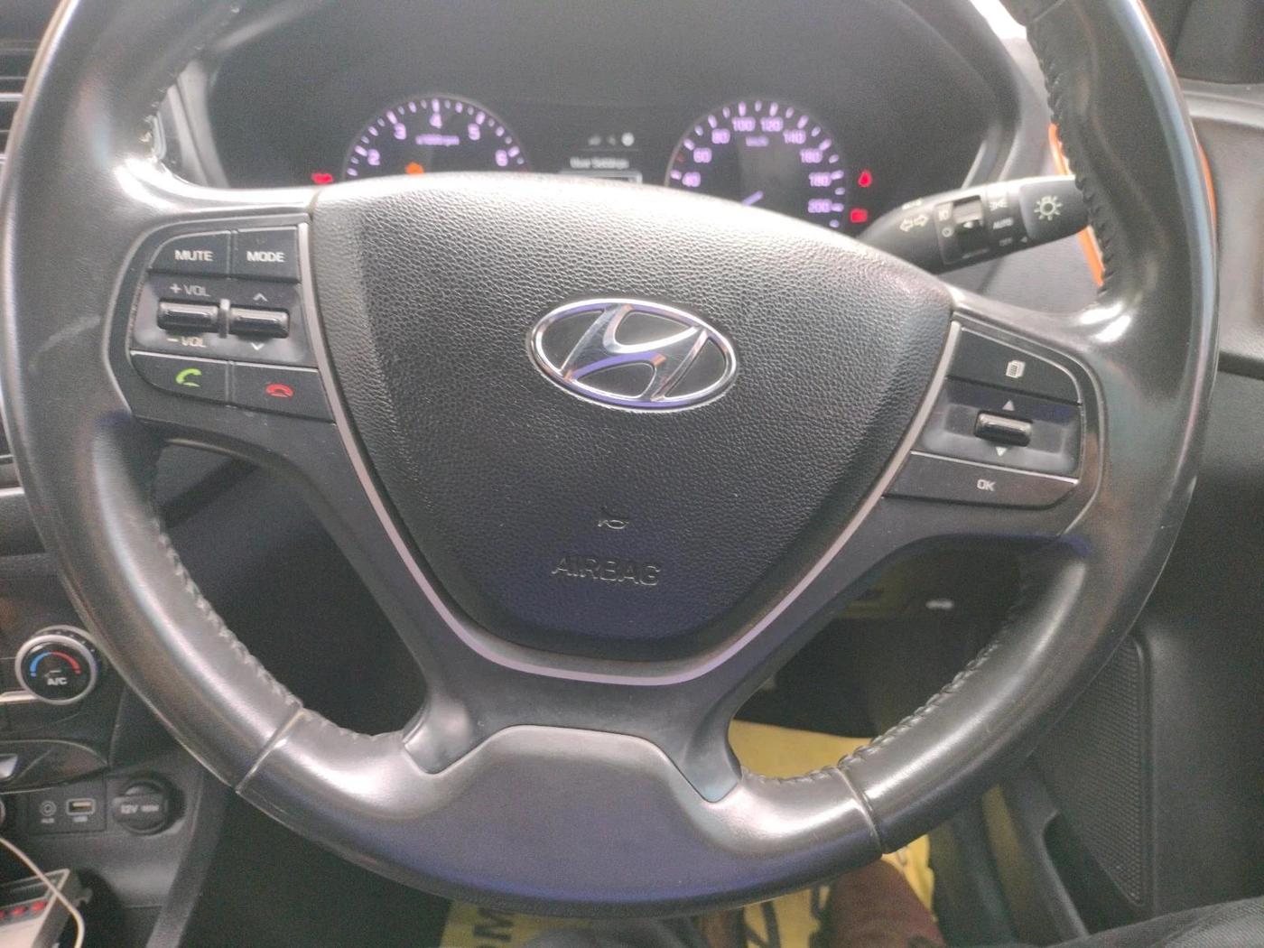 2017 Hyundai i20 Active 1.2 SX, Petrol, Manual, 65,318 km, interior