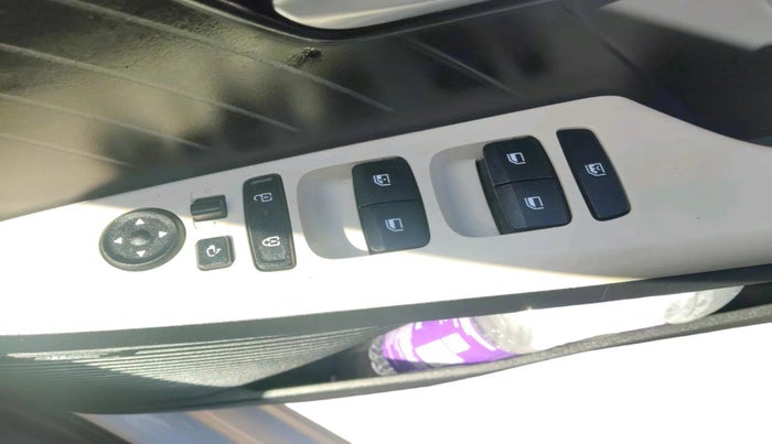 2024 Hyundai Verna SX(O) 1.5 MPI IVT , Petrol, Automatic, 4,687 km, interior