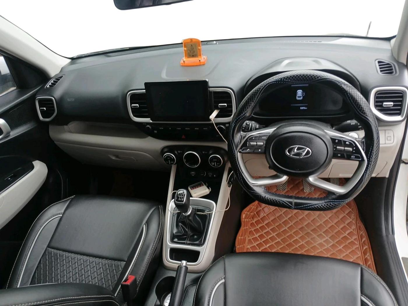 2023 Hyundai VENUE SX 1.5 CRDI, Diesel, Manual, 52,876 km, interior