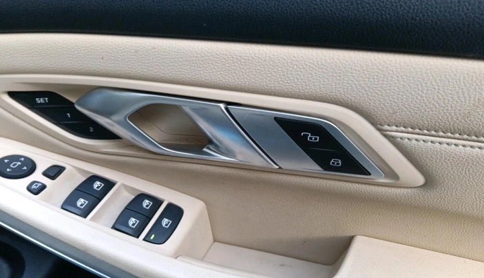 2019 BMW 3 Series 320d Luxury Line, Diesel, Automatic, 18,333 km, interior