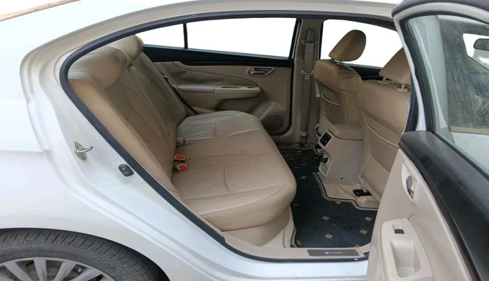 2015 Maruti Ciaz ZDI SHVS, Diesel, Manual, 1,21,876 km, interior