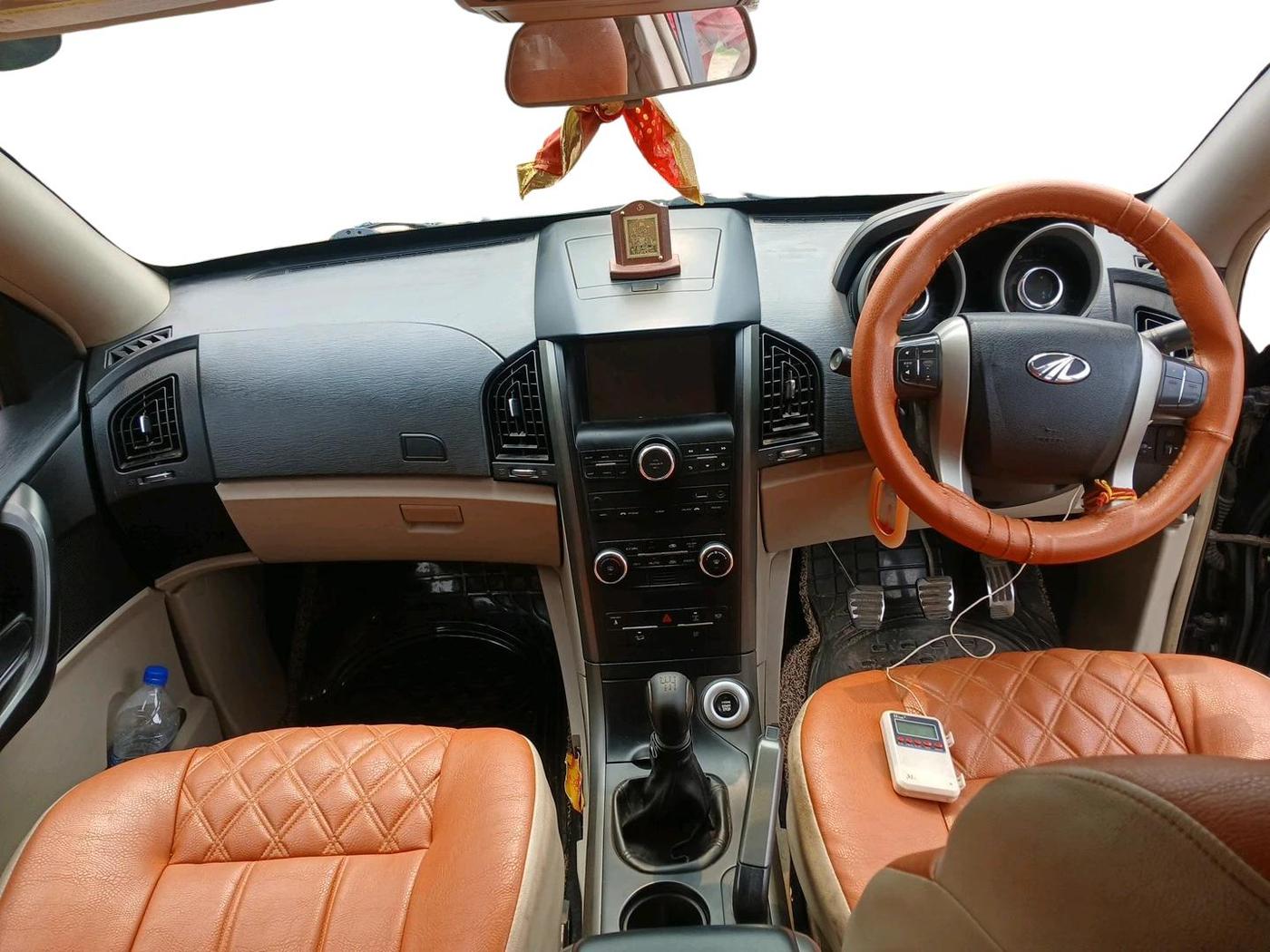 2016 Mahindra XUV500 W10 1.99, Diesel, Manual, 84,726 km, interior