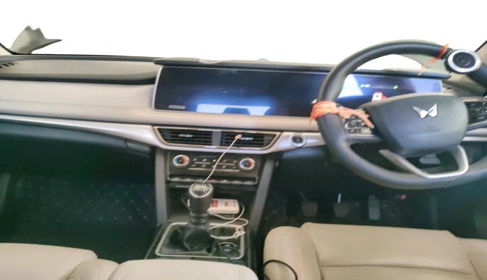 2024 Mahindra XUV700 AX 7 LUXURY D MT 7 STR, Diesel, Manual, 30,879 km, interior