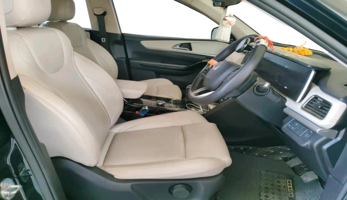 2024 Mahindra XUV700 AX 7 LUXURY D MT 7 STR, Diesel, Manual, 30,879 km, interior