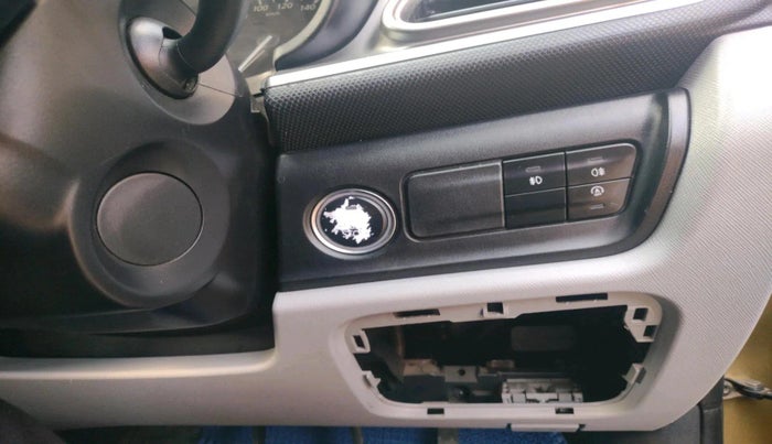 2020 Tata ALTROZ XZ PETROL, Petrol, Manual, 1,85,128 km, interior