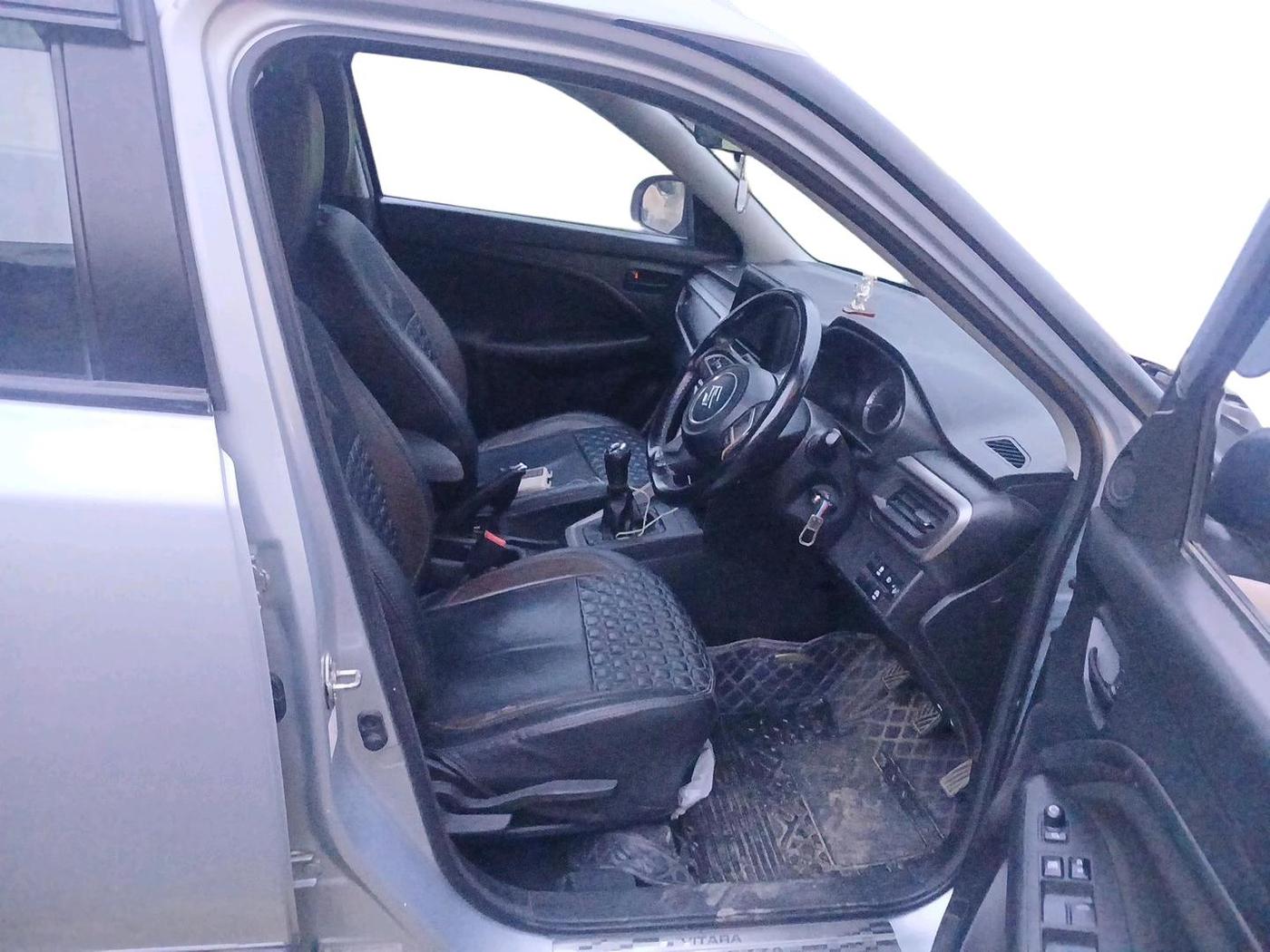 2023 Maruti BREZZA VXI SMART HYBRID, Petrol, Manual, 82,190 km, interior