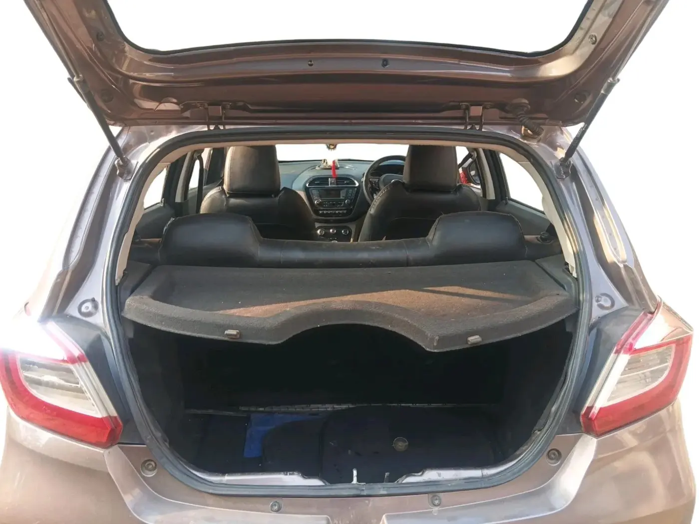 2018 Tata Tiago XZ PETROL, Petrol, Manual, 85,456 km, exterior