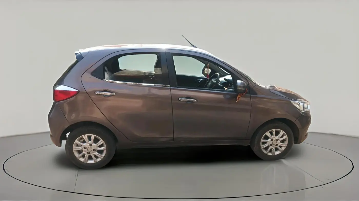 2018 Tata Tiago XZ PETROL, Petrol, Manual, 85,456 km, exterior