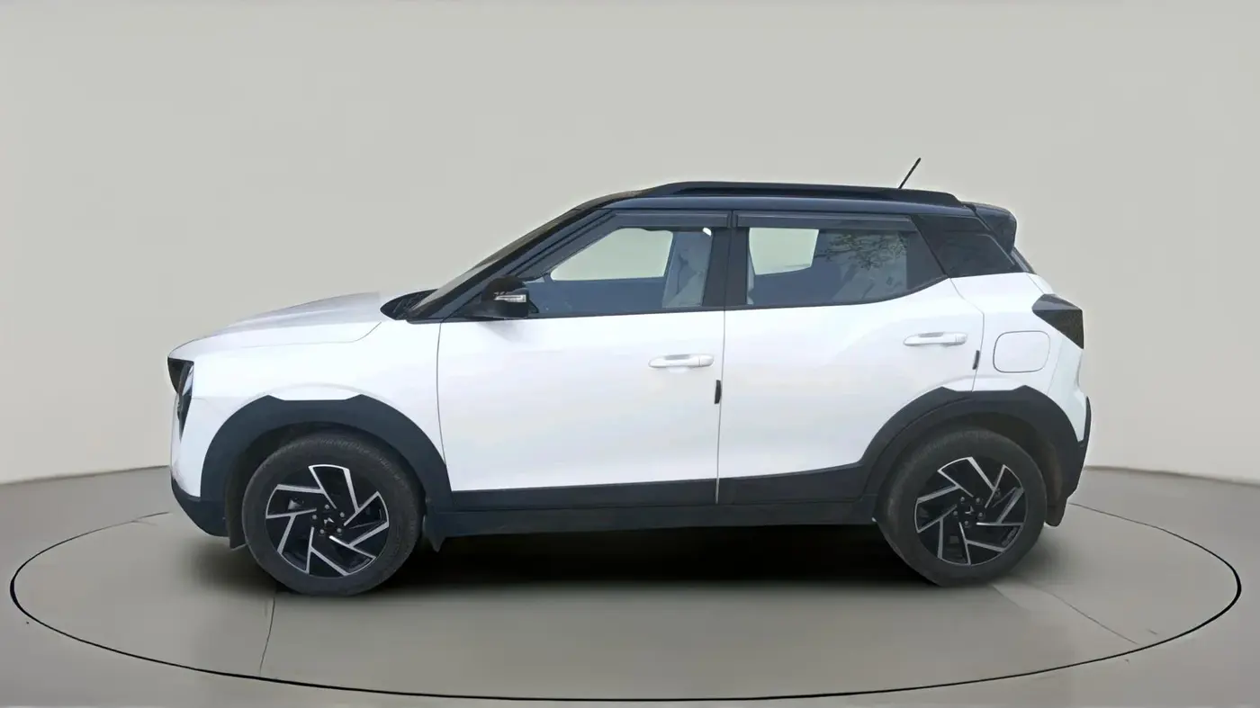 2024 Mahindra XUV 3XO AX7 1.2 TGDi AT, Petrol, Automatic, 5,360 km, exterior