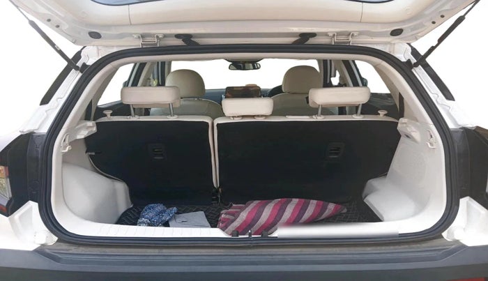 2024 Mahindra XUV 3XO AX7 1.2 TGDi AT, Petrol, Automatic, 5,360 km, exterior