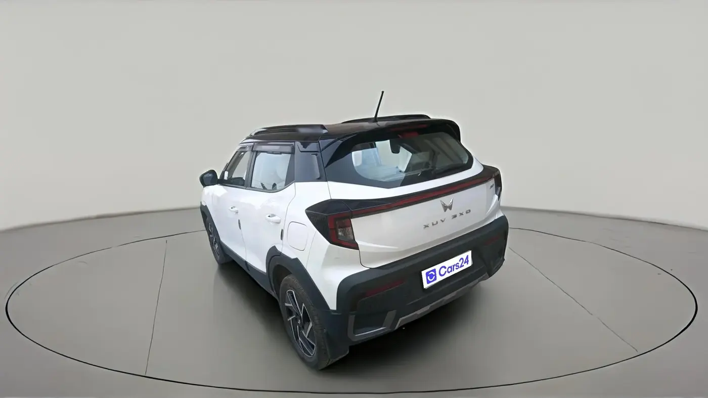 2024 Mahindra XUV 3XO AX7 1.2 TGDi AT, Petrol, Automatic, 5,360 km, exterior