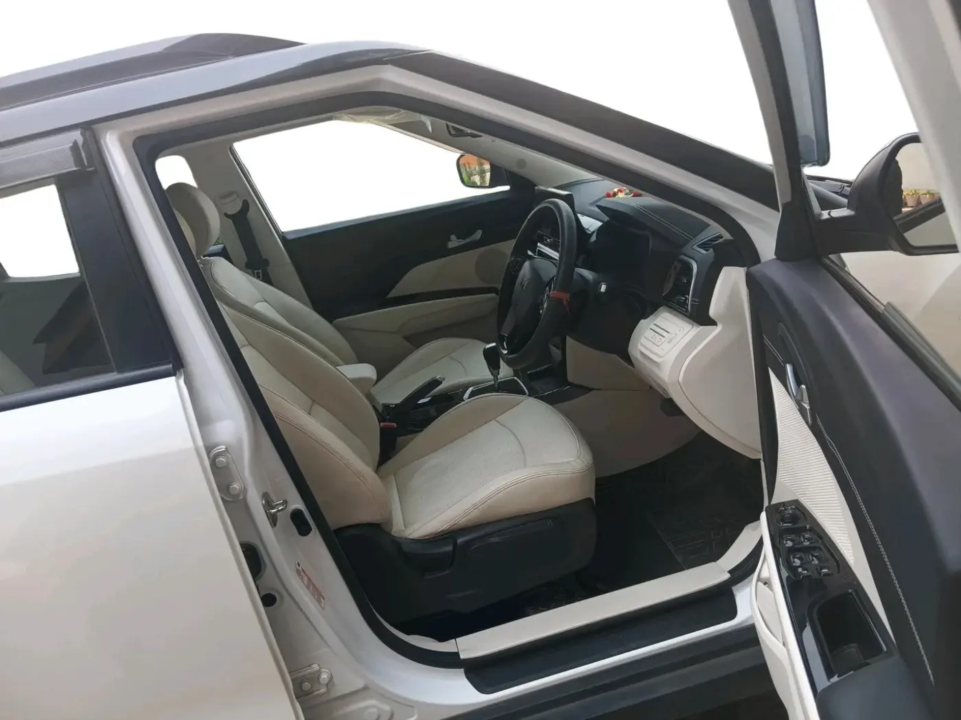 2024 Mahindra XUV 3XO AX7 1.2 TGDi AT, Petrol, Automatic, 5,360 km, interior