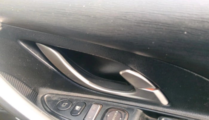 2019 Mahindra XUV500 W9, Diesel, Manual, 99,792 km, interior