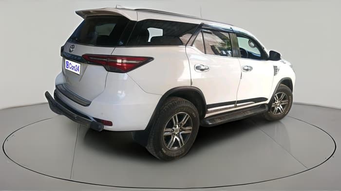 2022 Toyota Fortuner 4X2 MT 2.7 PETROL, Petrol, Manual, 1,35,582 km, exterior