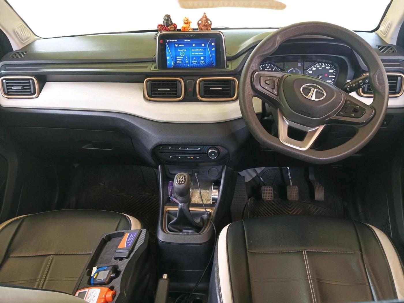 2022 Tata PUNCH ACCOMPLISHED MT, Petrol, Manual, 1,00,211 km, interior