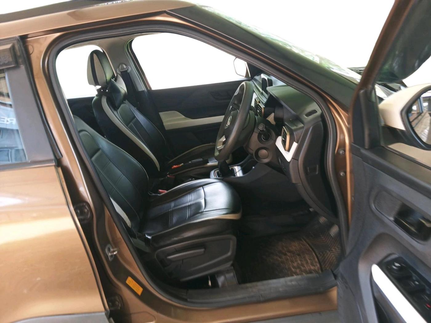 2022 Tata PUNCH ACCOMPLISHED MT, Petrol, Manual, 1,00,211 km, interior