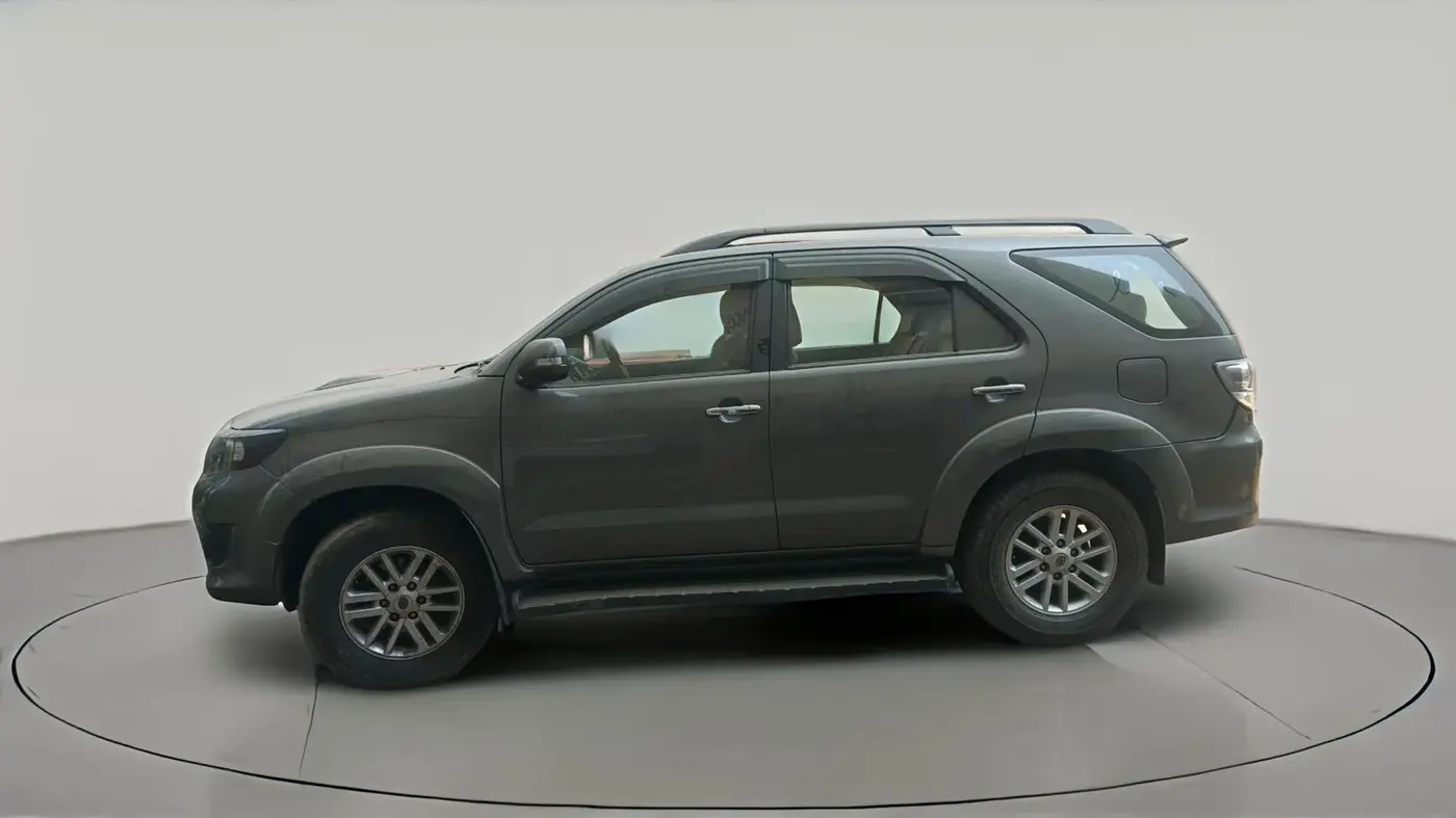 2013 Toyota Fortuner 3.0 4X2 AT, Diesel, Automatic, 1,13,150 km, exterior