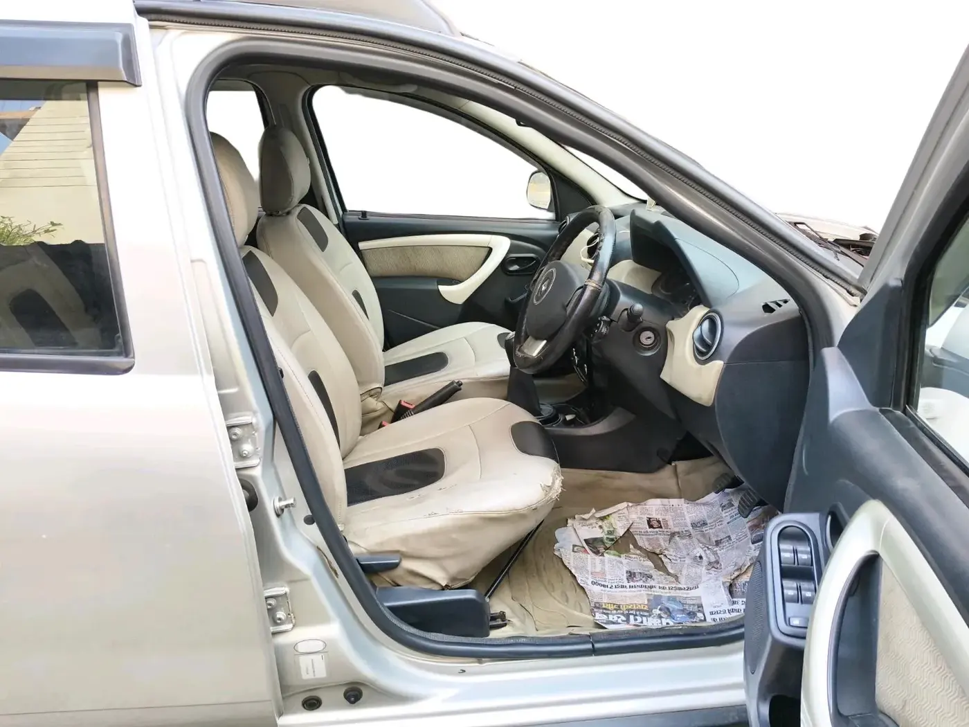 2014 Renault Duster 85 PS RXL PLUS DIESEL, Diesel, Manual, 1,00,902 km, interior