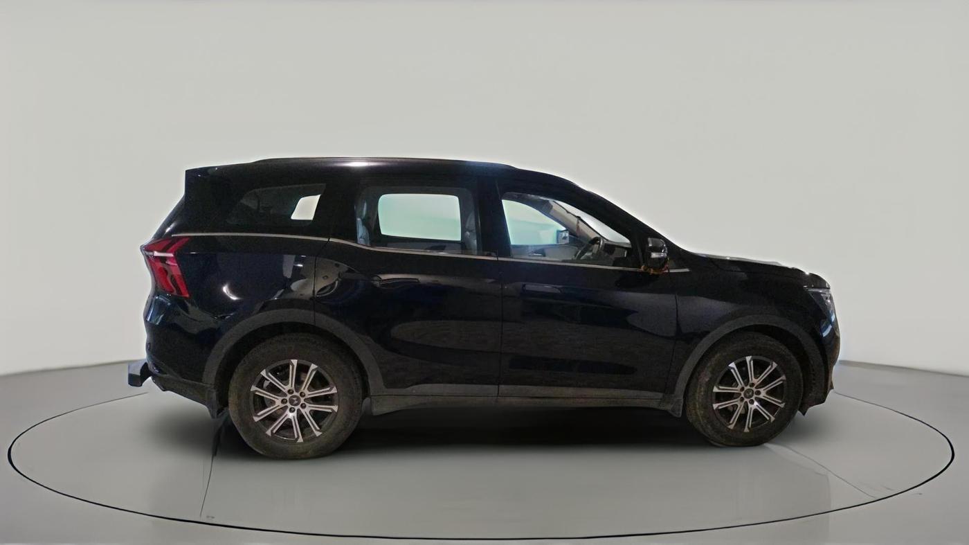 2023 Mahindra XUV700 AX 7 LUXURY D AT 7 STR, Diesel, Automatic, 14,339 km, exterior