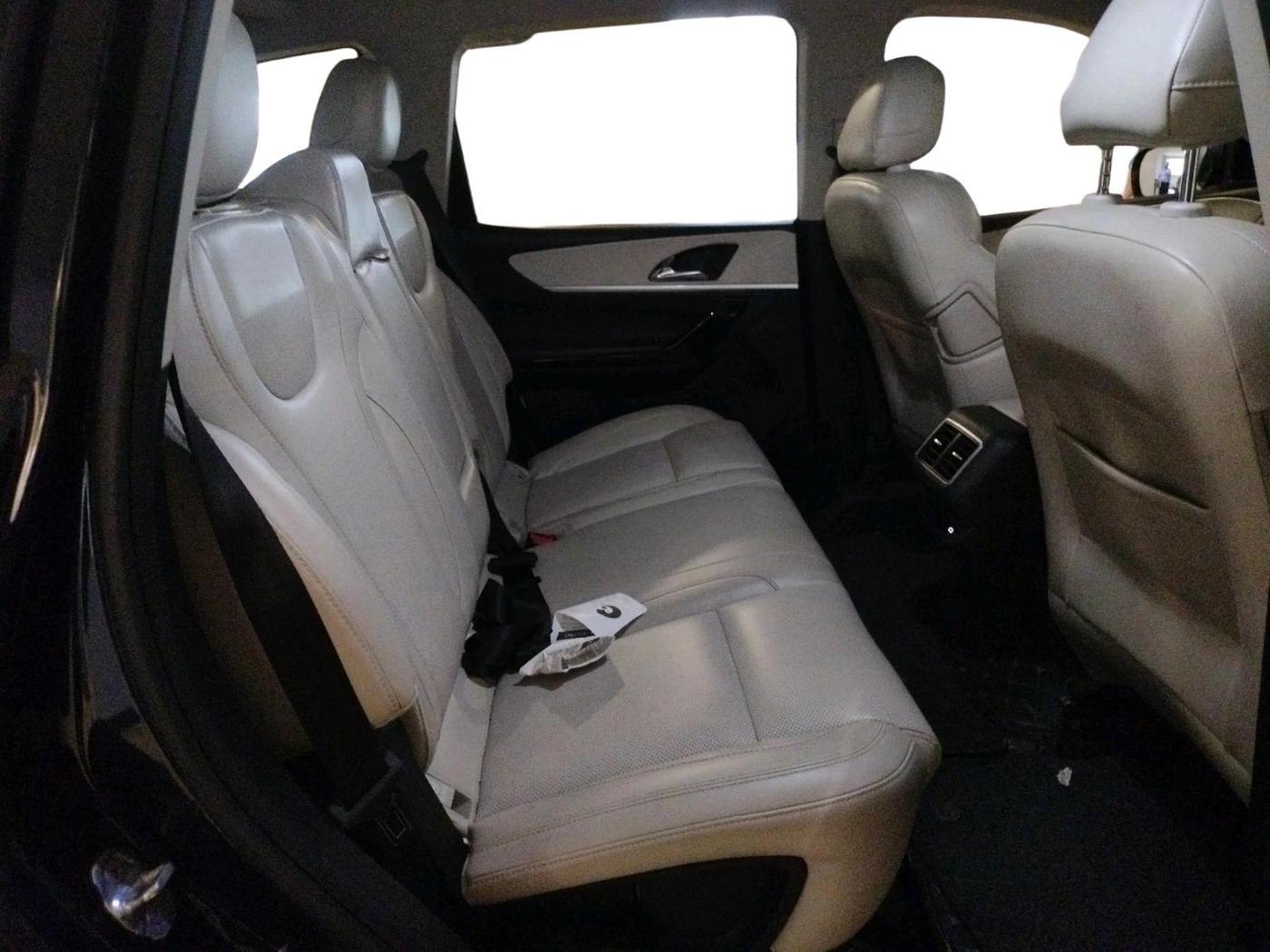 2023 Mahindra XUV700 AX 7 LUXURY D AT 7 STR, Diesel, Automatic, 14,339 km, interior