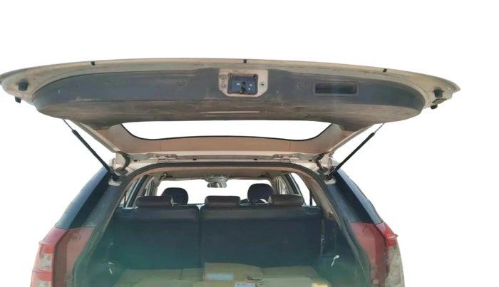 2014 Mahindra XUV500 W8, Diesel, Manual, 1,45,976 km, exterior