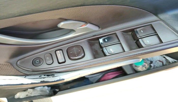 2014 Mahindra XUV500 W8, Diesel, Manual, 1,45,976 km, interior