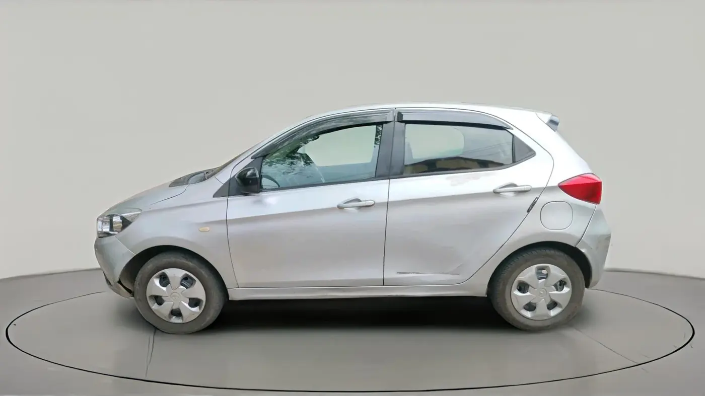 2016 Tata Tiago XT PETROL, Petrol, Manual, 1,10,803 km, exterior