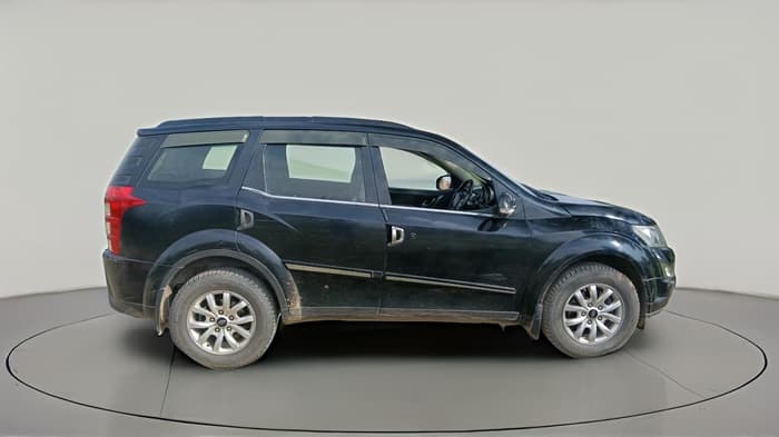 2017 Mahindra XUV500 W10, Diesel, Manual, 2,19,117 km, exterior