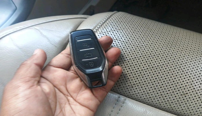 2017 Mahindra XUV500 W10, Diesel, Manual, 57,713 km, interior