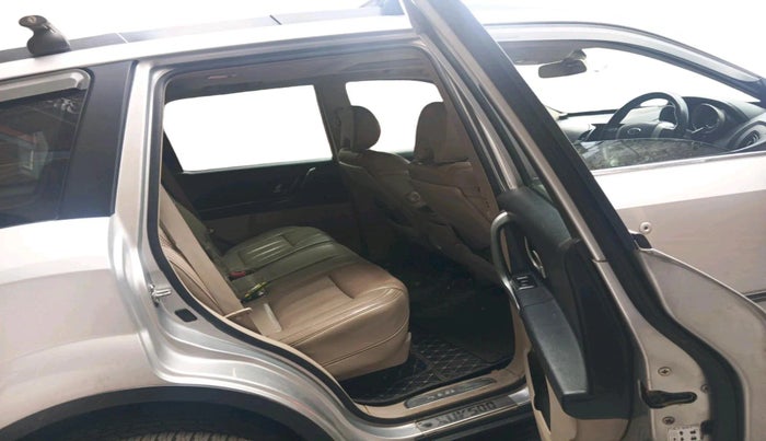 2017 Mahindra XUV500 W10, Diesel, Manual, 57,713 km, interior