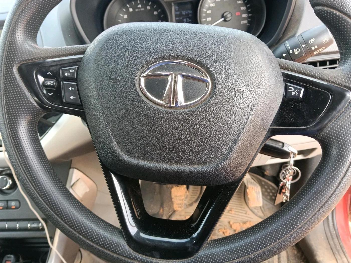 2017 Tata NEXON XM PETROL, Petrol, Manual, 76,475 km, interior