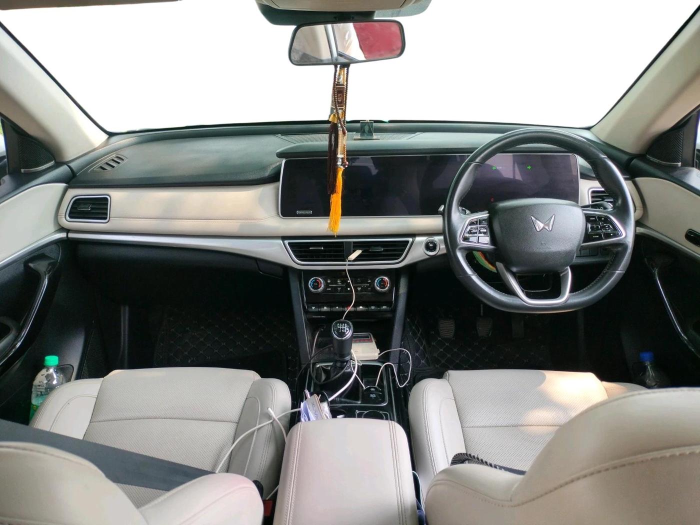 2022 Mahindra XUV700 AX 7 LUXURY D MT 7 STR, Diesel, Manual, 60,046 km, interior