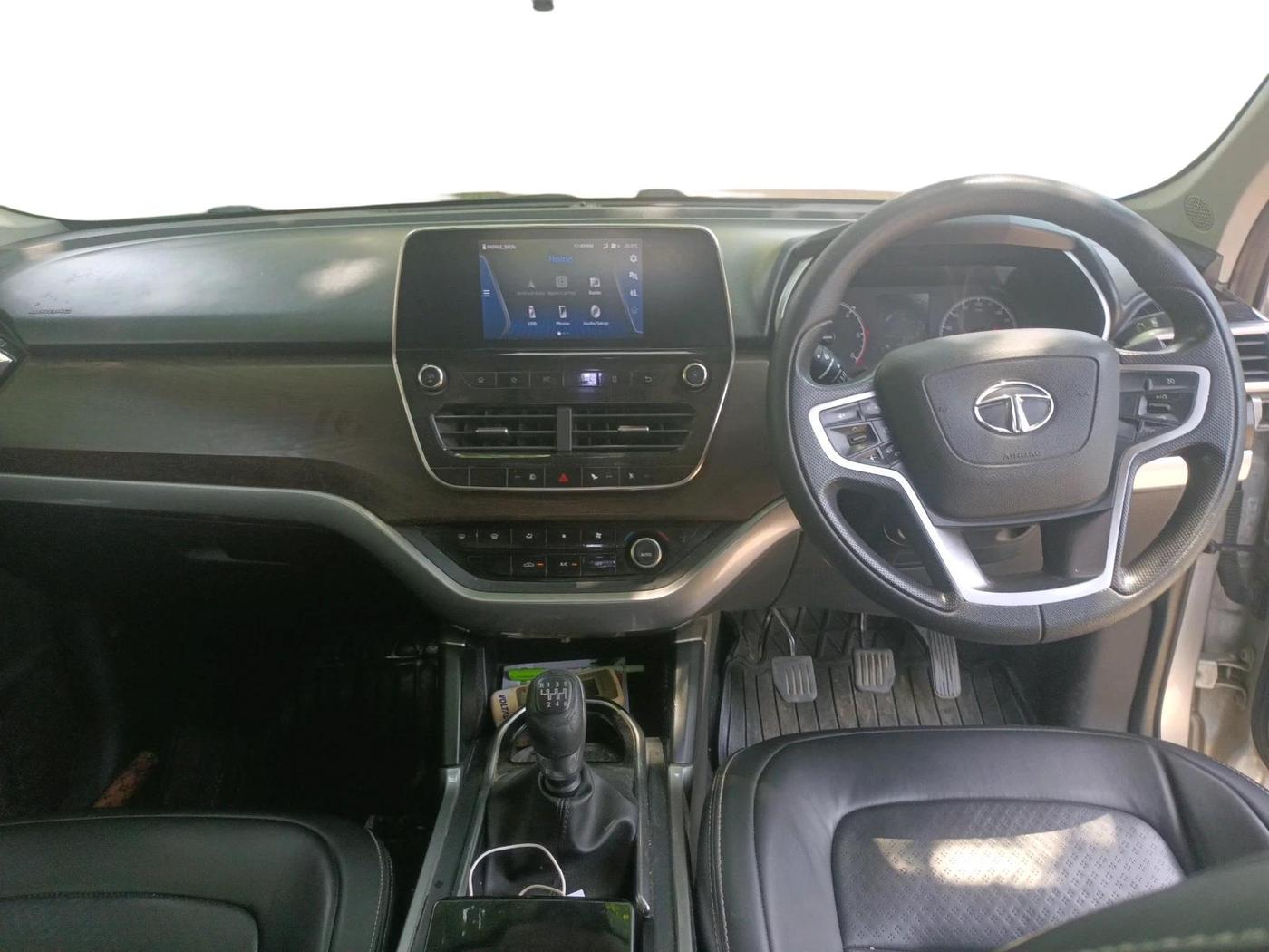 2019 Tata Harrier XT 2.0L KRYOTEC, Diesel, Manual, 1,60,037 km, interior