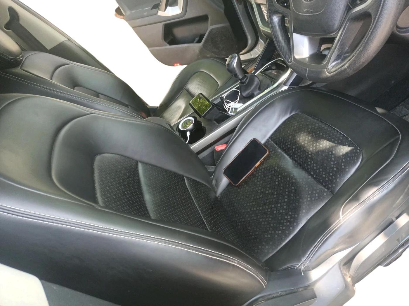 2019 Tata Harrier XT 2.0L KRYOTEC, Diesel, Manual, 1,60,037 km, interior