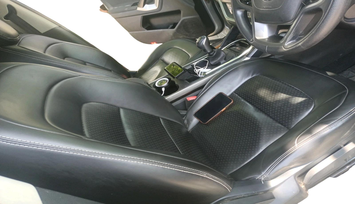 2019 Tata Harrier XT 2.0L KRYOTEC, Diesel, Manual, 1,60,037 km, interior
