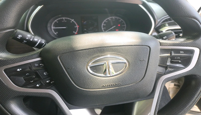 2019 Tata Harrier XT 2.0L KRYOTEC, Diesel, Manual, 1,60,037 km, interior