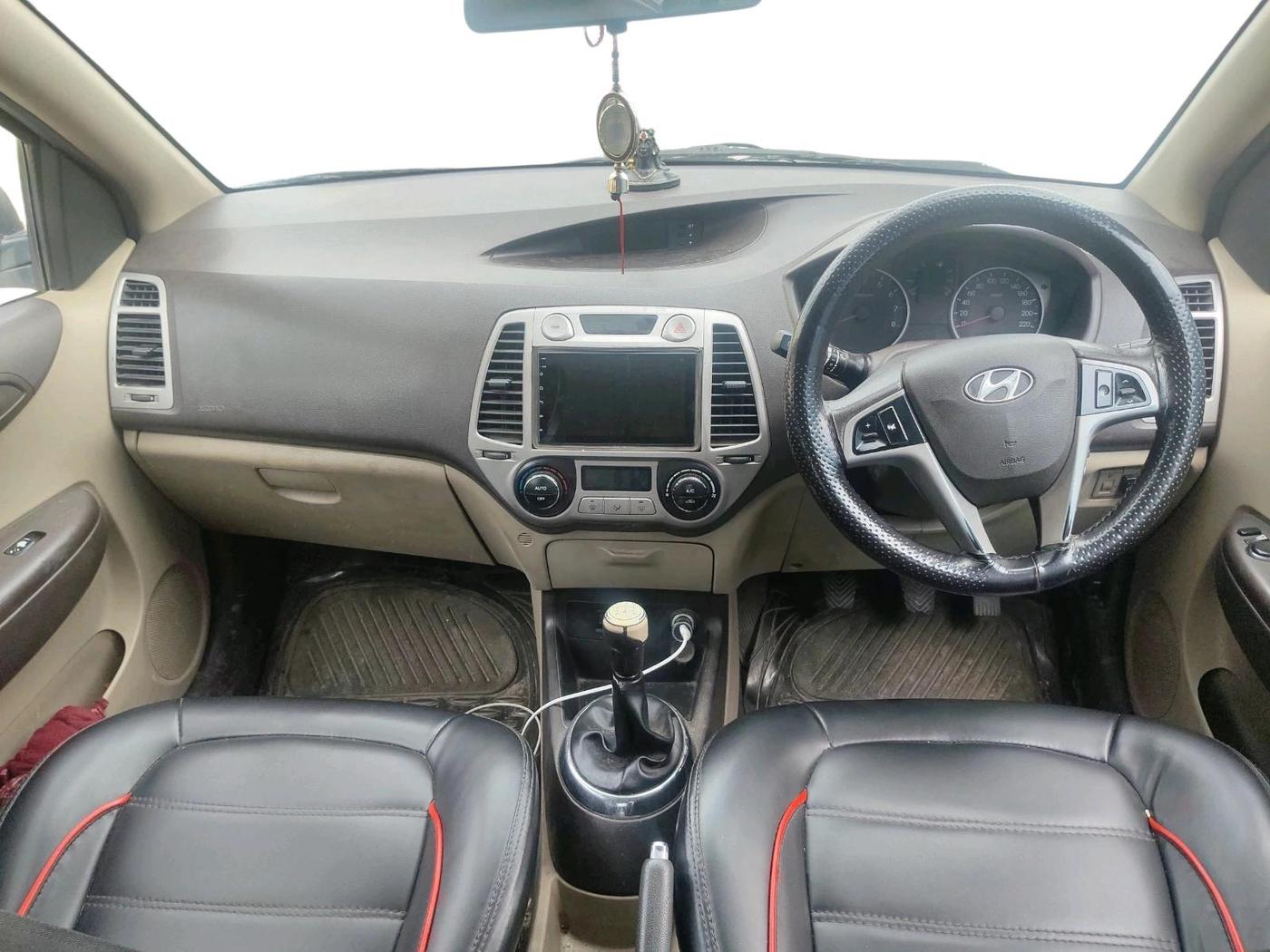 2011 Hyundai i20 ASTA 1.2, CNG, Manual, 1,15,842 km, interior
