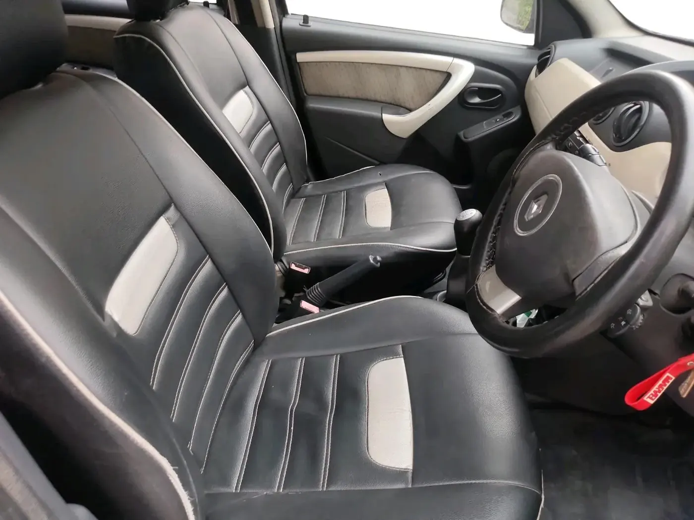 2013 Renault Duster 85 PS RXL DIESEL, Diesel, Manual, 1,60,087 km, interior