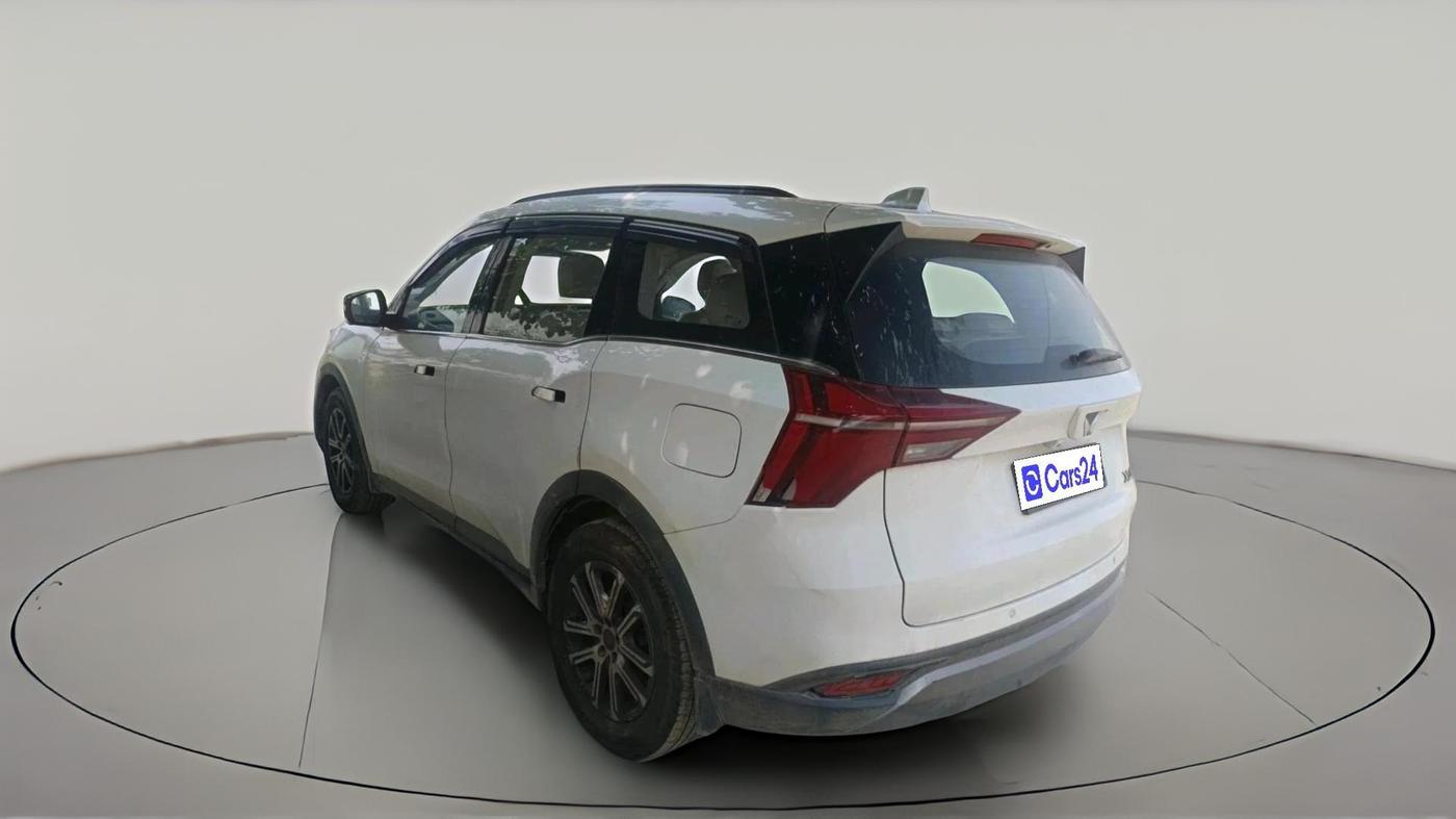 2022 Mahindra XUV700 AX 7 LUXURY D AT 7 STR, Diesel, Automatic, 1,35,769 km, exterior