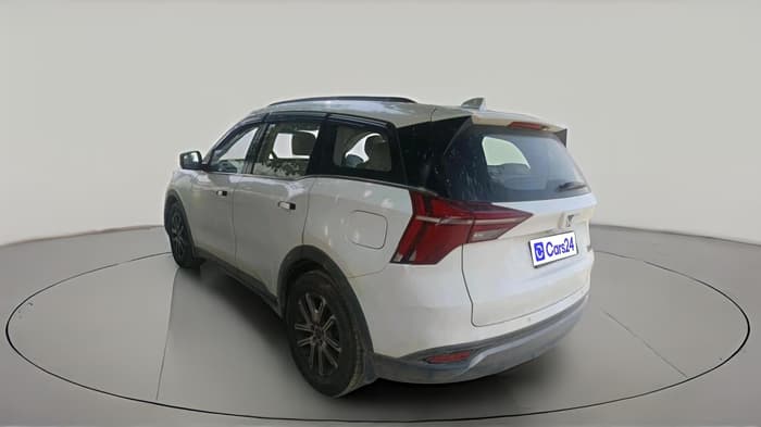 2022 Mahindra XUV700 AX 7 LUXURY D AT 7 STR, Diesel, Automatic, 1,35,769 km, exterior